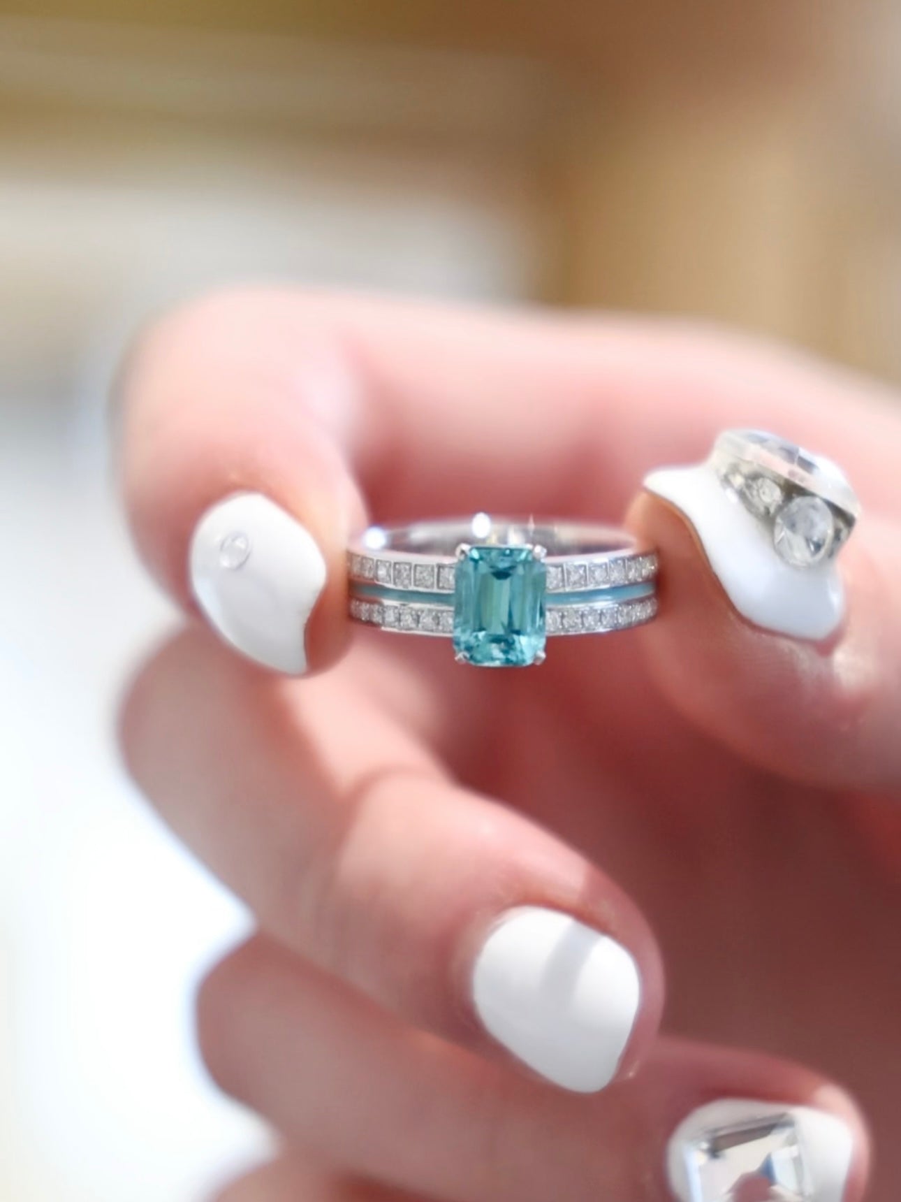 Blue tourmaline enamel ring in 18k white gold with diamond