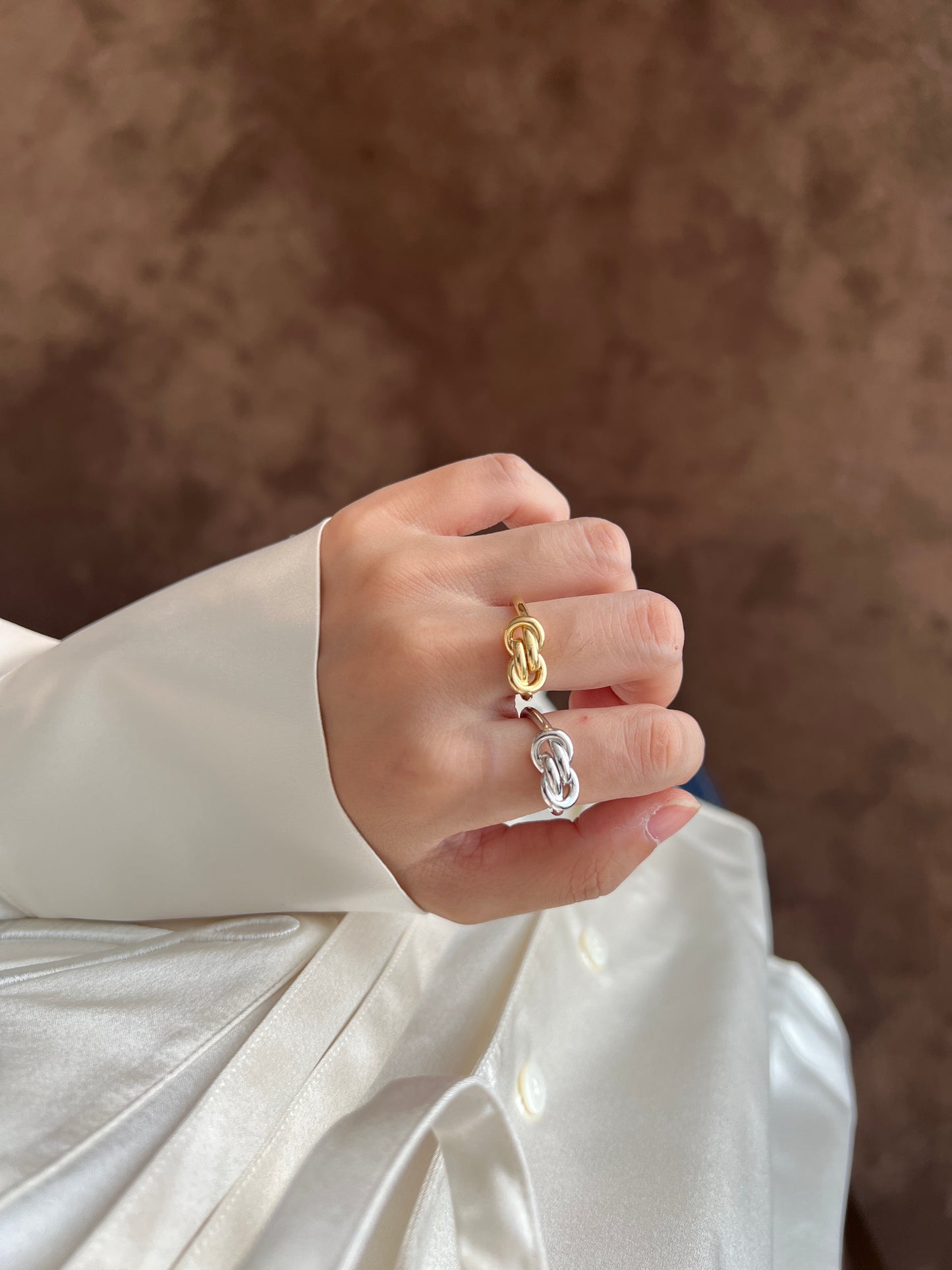 Ingot gold knot ring in 18k white gold