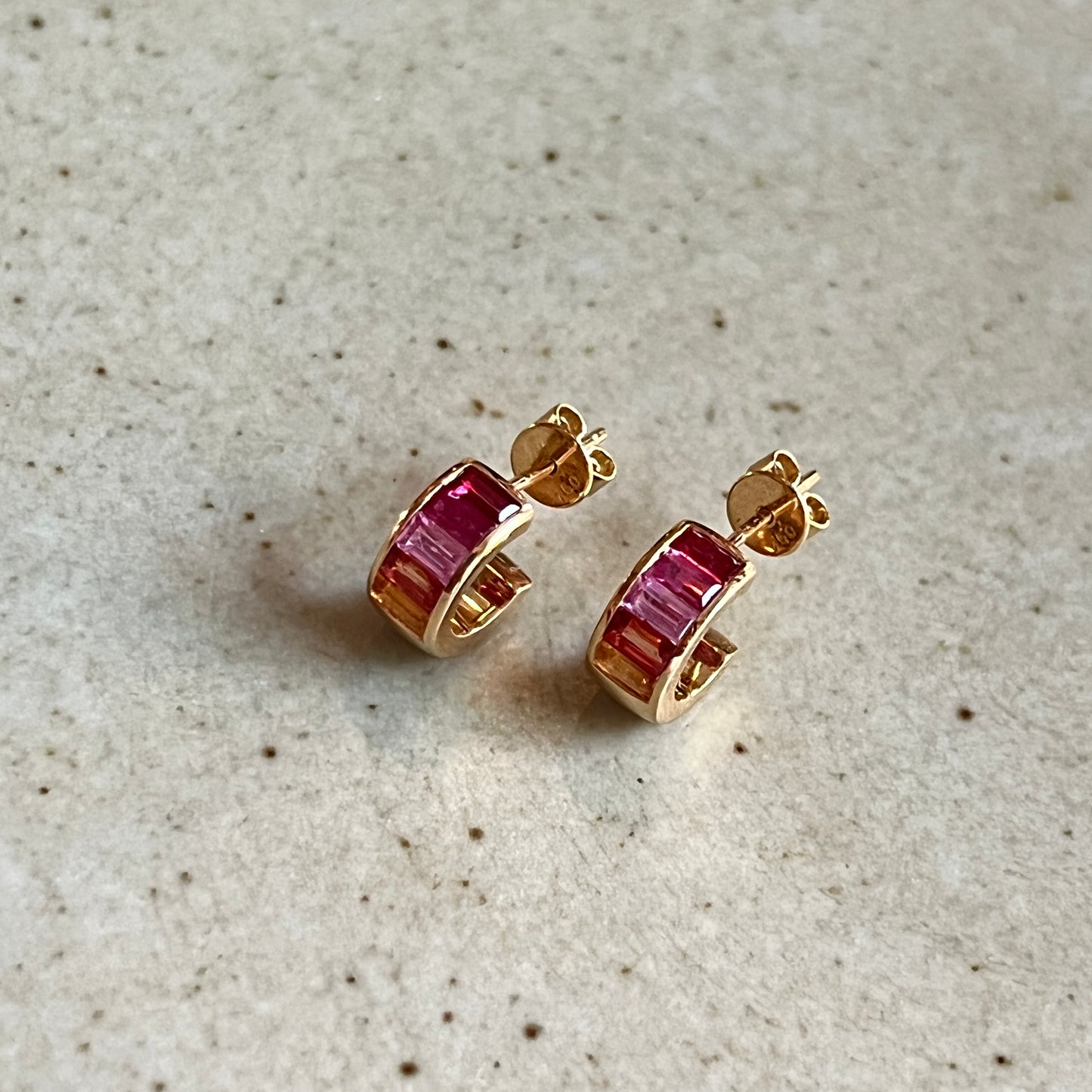 Fancy color sapphire baguette earring in 18k yellow gold
