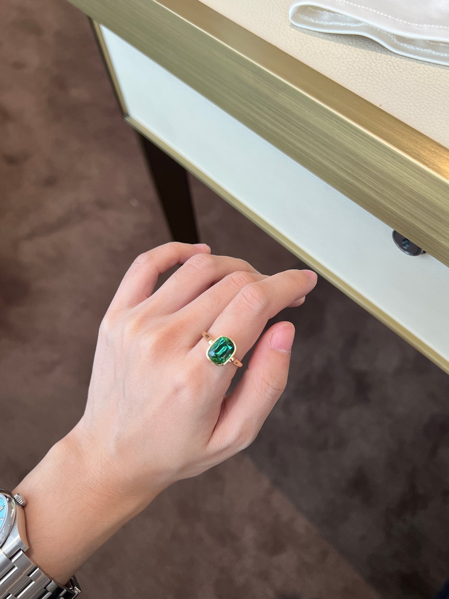 Green tourmaline ring in 18k yellow gold
