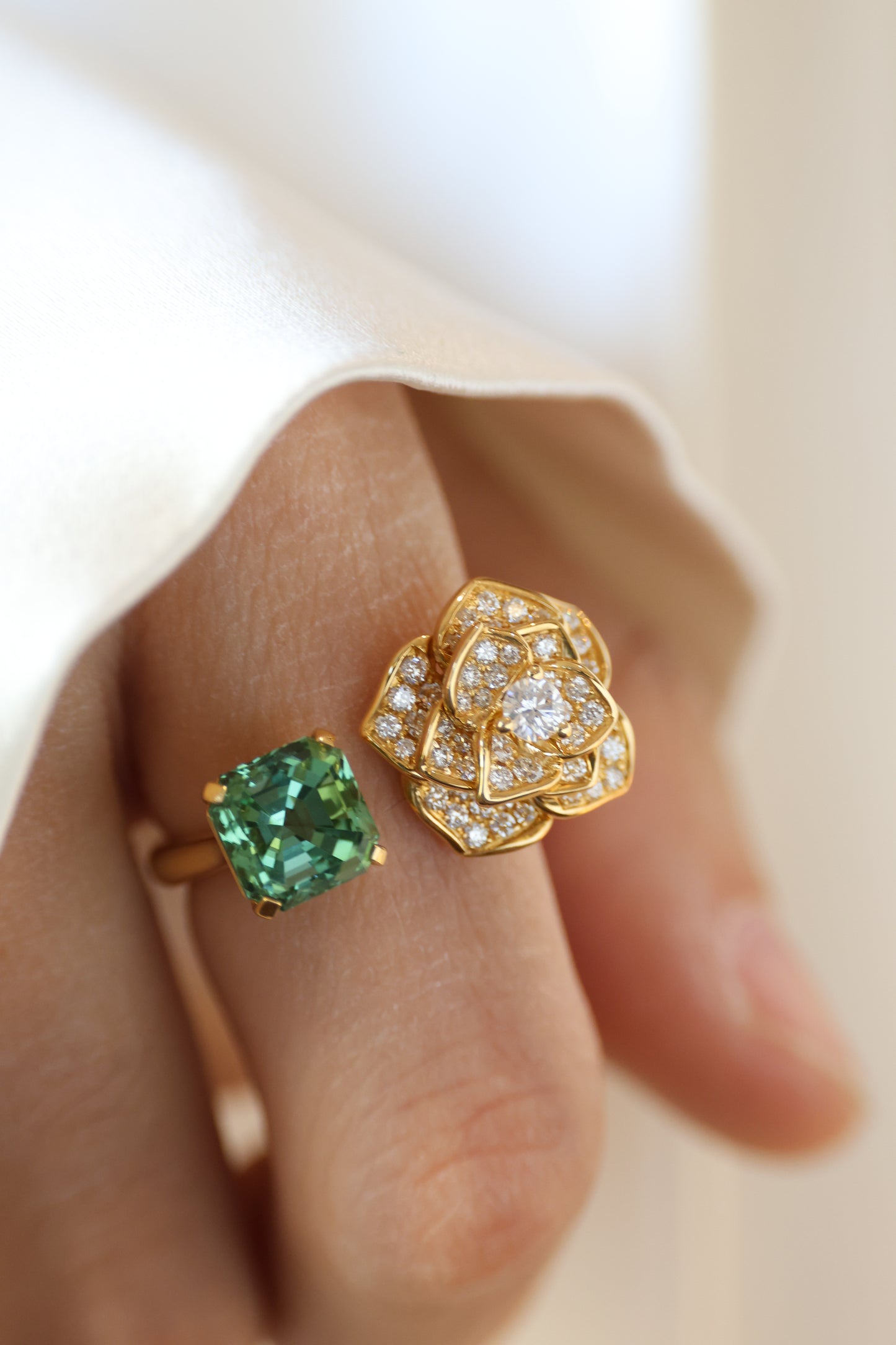 Tourmaline rose ring in 18k yellow gold with diamond