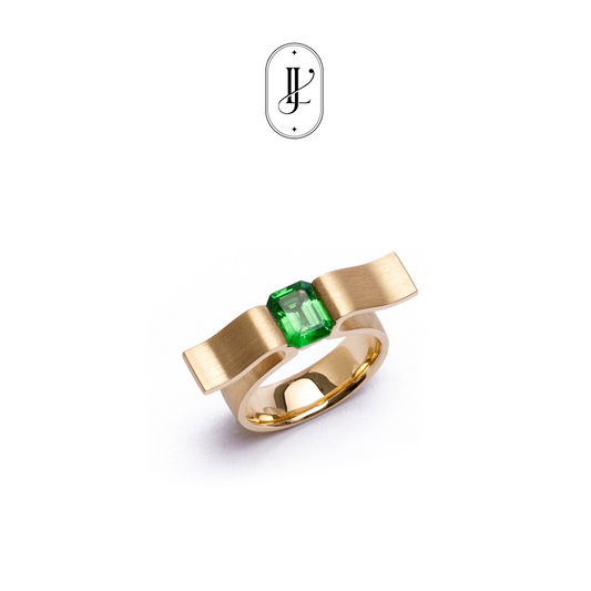 Tsavorite 18k yellow gold ribbon ring