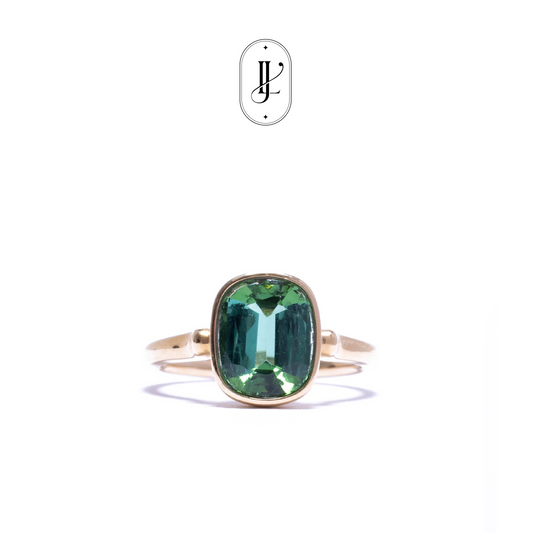 Green tourmaline ring in 18k yellow gold