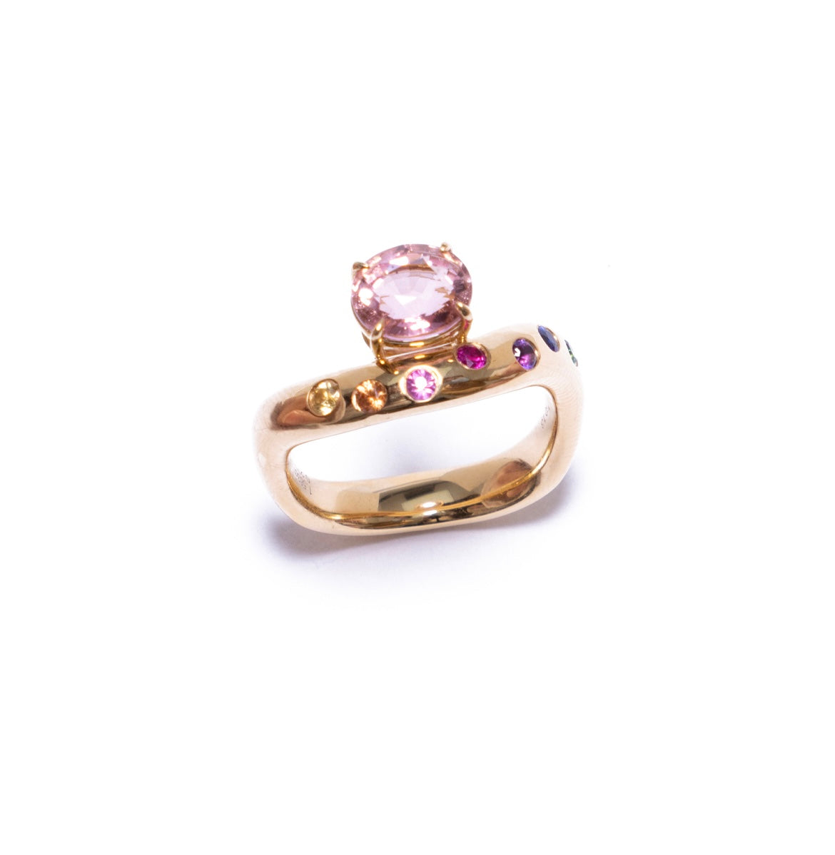 Oval pink tourmaline curve band ring in 18k yellow gold