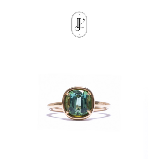 Green tourmaline ring in 18k yellow gold