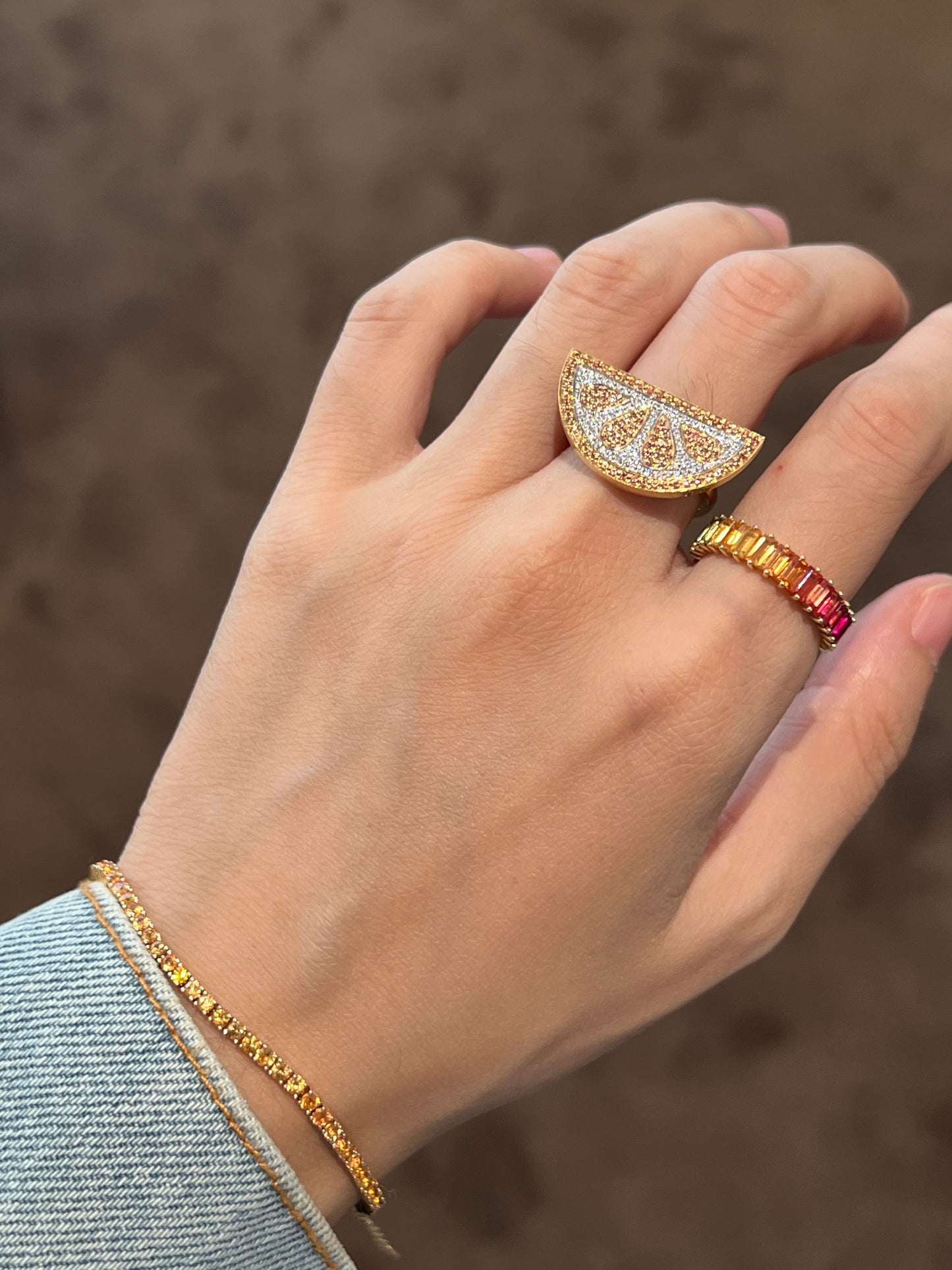 Fruity orange ring in 18k yellow gold with diamonds and orange sapphires