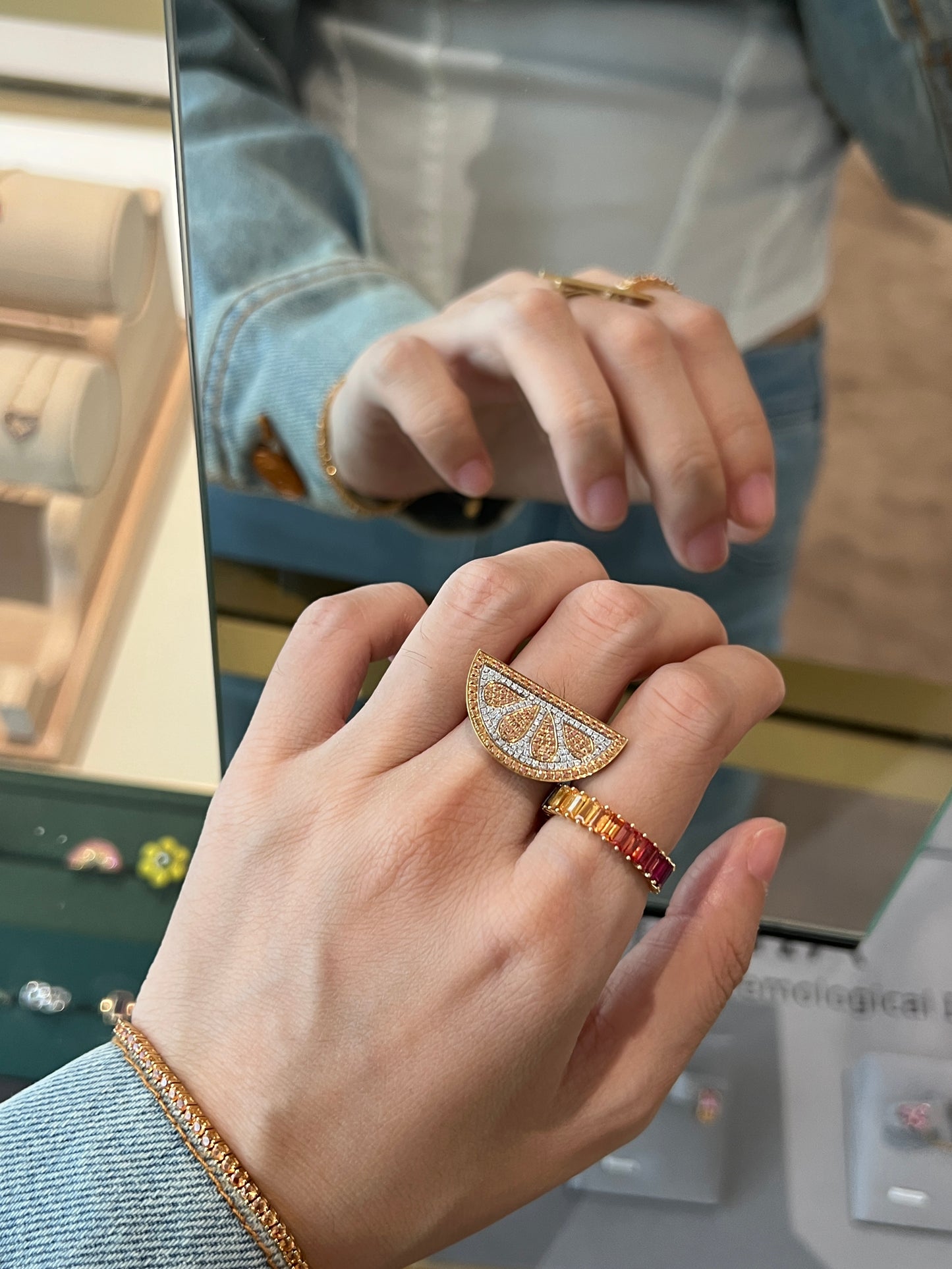 Fruity orange ring in 18k yellow gold with diamonds and orange sapphires