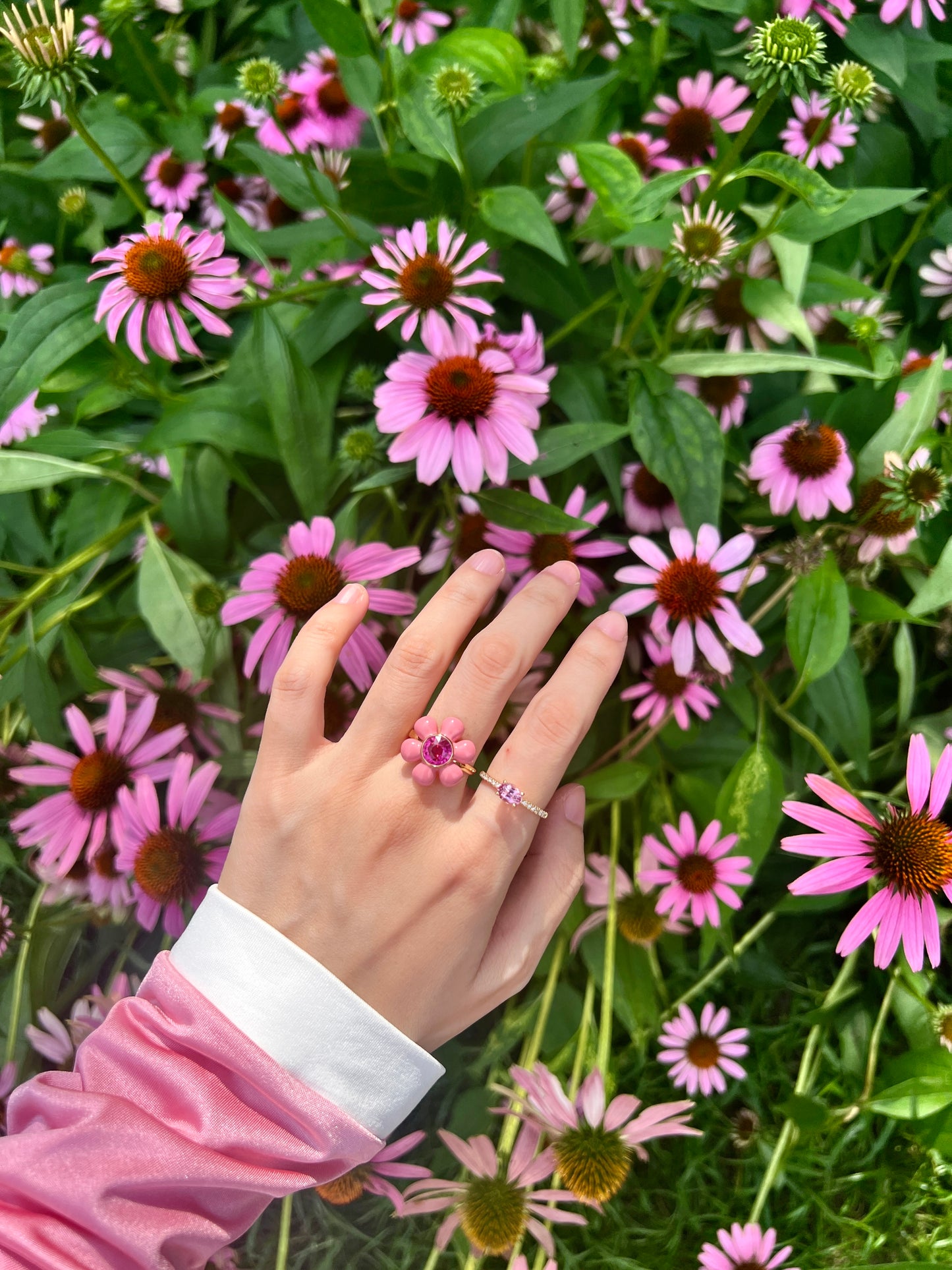 Flower shape enamel pink tourmaline ring in 18k gold