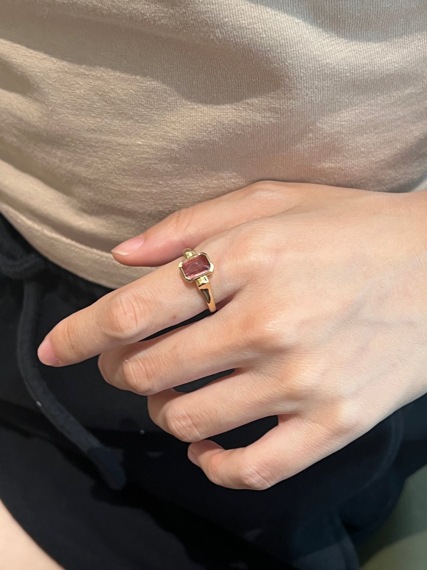 Purplish red Tourmaline ring in 18k yellow gold