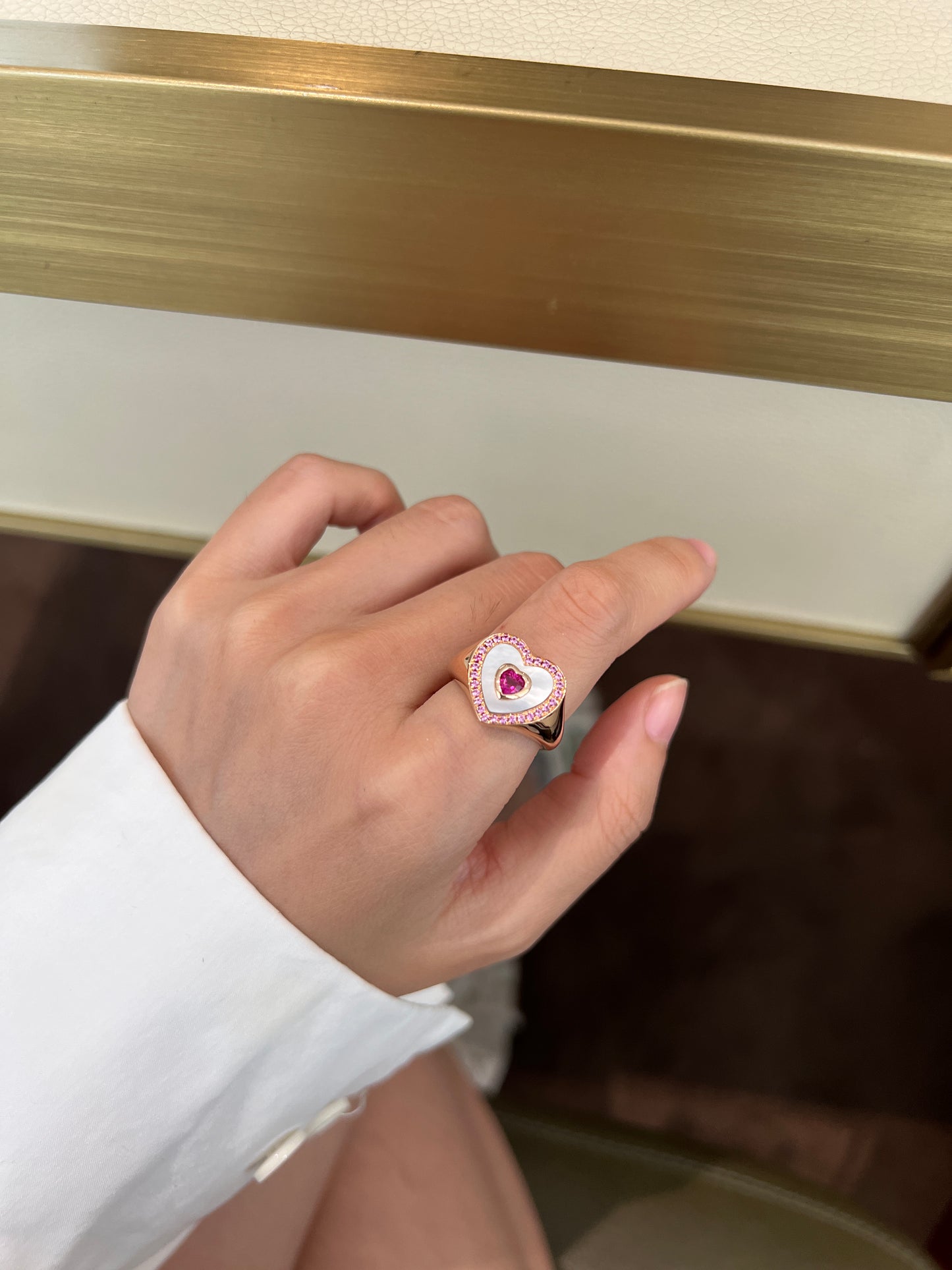 Ruby heart ring in 18k rose gold with mother of pearl and pink sapphire