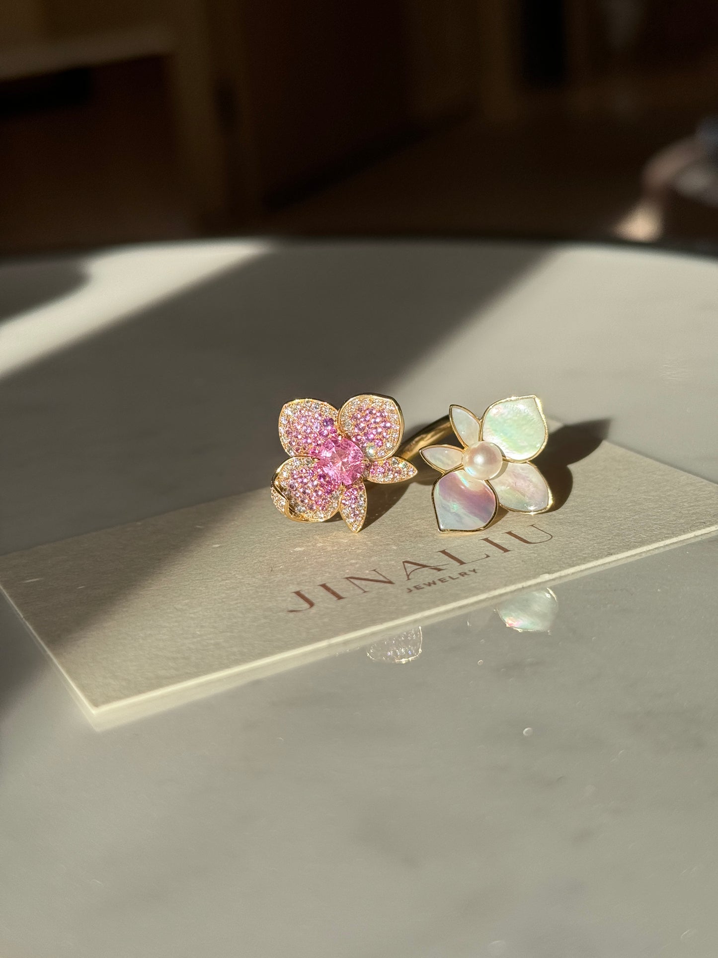 Butterfly orchid ring in 18k yellow gold with spinel and akoya