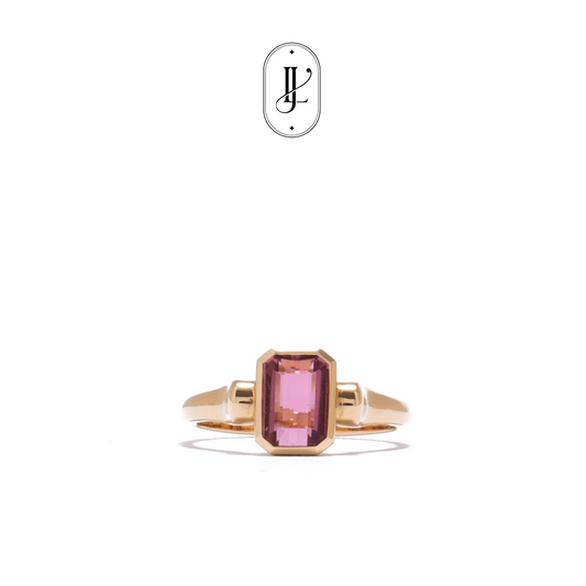 Purplish red Tourmaline ring in 18k yellow gold